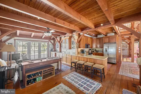 Entry Way - 500 Bartram Rd, Kennett Square, PA 19348 photo 2 of 11