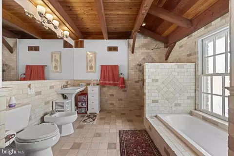Bath - 500 Bartram Rd, Kennett Square, PA 19348 photo 1 of 5