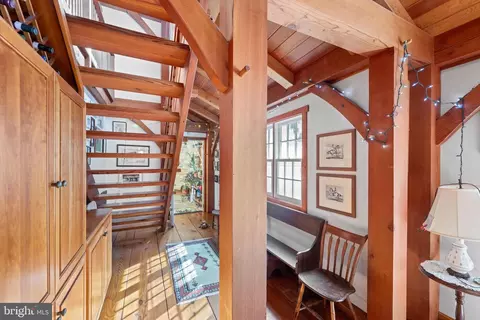 Entry Way - 500 Bartram Rd, Kennett Square, PA 19348 photo 4 of 11