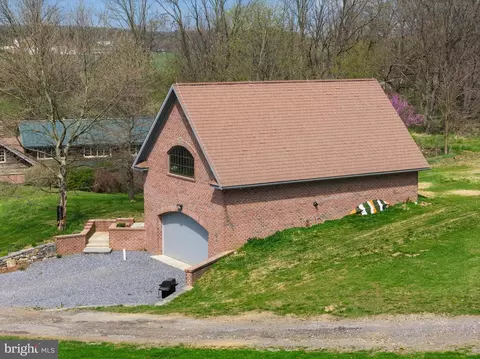 Exterior - 500 Bartram Rd, Kennett Square, PA 19348 photo 11 of 15