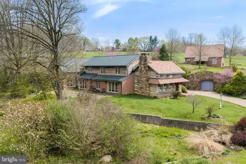 Exterior - 500 Bartram Rd, Kennett Square, PA 19348 photo 4 of 15