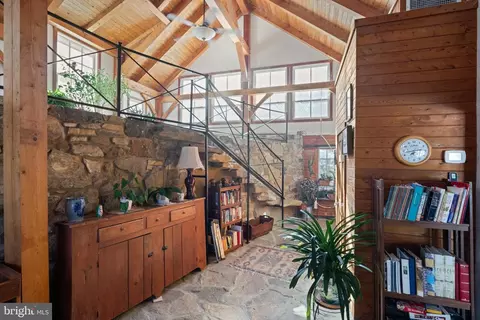 Entry Way - 500 Bartram Rd, Kennett Square, PA 19348 photo 6 of 11