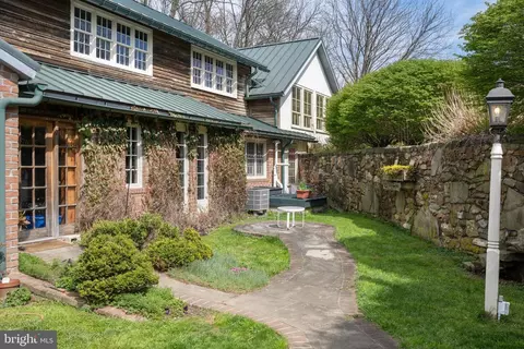 Exterior - 500 Bartram Rd, Kennett Square, PA 19348 photo 5 of 15