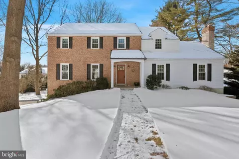 6 Farmhouse Ln, Malvern, PA 19355
