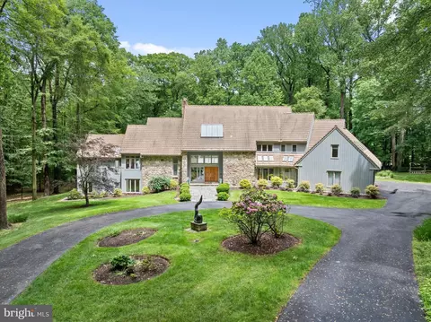 6 Hunt Club Ln, Malvern, PA 19355