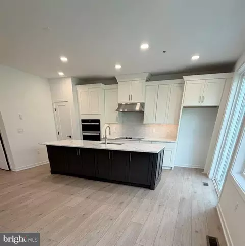 54 Grayson Ln, Downingtown, PA 19335