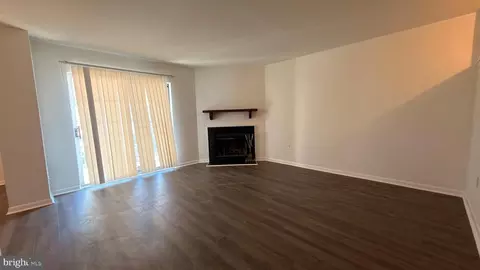 Living - 143 Valley Stream Cir, Chesterbrook, PA 19087 photo 3 of 4