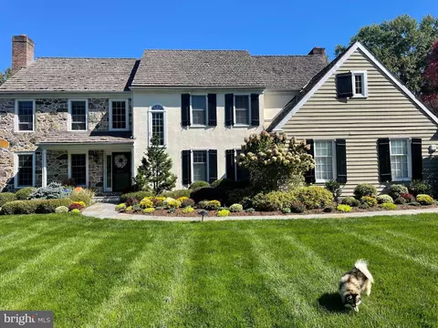 825 Springbank Ln, Wayne, PA 19087 photo 2