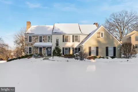 825 Springbank Ln, Wayne, PA 19087