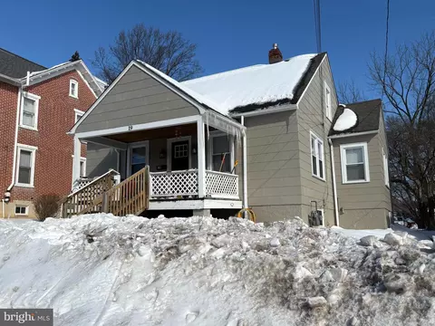 19 Oakland Ave, West Grove, PA 19390