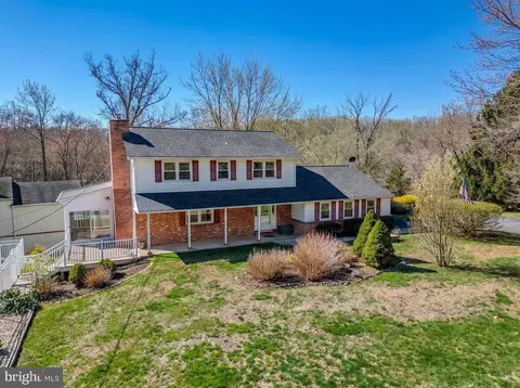 982 Fairview Rd, Glenmoore, PA 19343