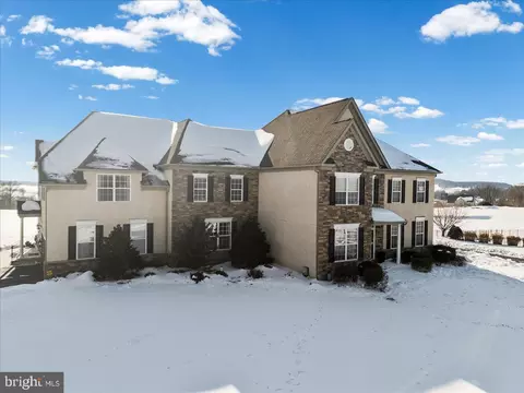 331 Ironstone Ln, Elverson, PA 19520
