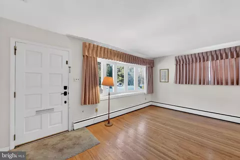 Entry Way - 116 Spring Rd, Malvern, PA 19355 photo 2 of 3