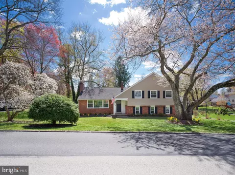 93 Hillside Rd, Wayne, PA 19087