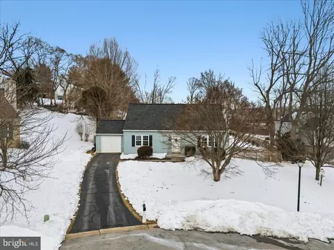 11 N Williamson Rd, Avondale, PA 19311