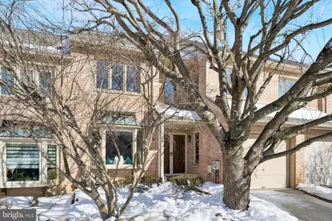 27 Militia Hill Dr, Chesterbrook, PA 19087