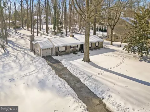 211 Deepdale Rd, Wayne, PA 19087