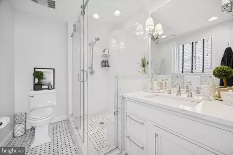 Bath - 211 Deepdale Rd, Wayne, PA 19087 photo 2 of 3