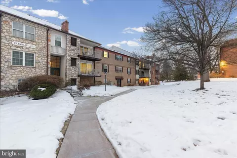 137 Drummers Ln #137, Wayne, PA 19087