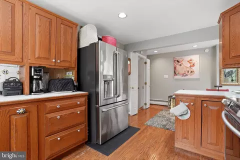 Kitchen - 647 Fernfield Cir, Wayne, PA 19087 photo 2 of 4