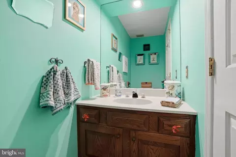 Bath - 647 Fernfield Cir, Wayne, PA 19087 photo 1 of 4