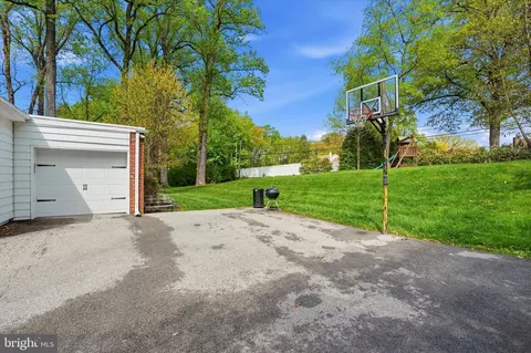 Exterior - 647 Fernfield Cir, Wayne, PA 19087 photo 2 of 6