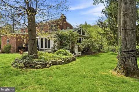 Exterior - 647 Fernfield Cir, Wayne, PA 19087 photo 5 of 6