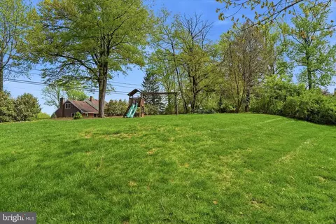 Exterior - 647 Fernfield Cir, Wayne, PA 19087 photo 4 of 6