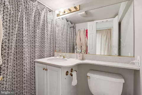Bath - 647 Fernfield Cir, Wayne, PA 19087 photo 4 of 4