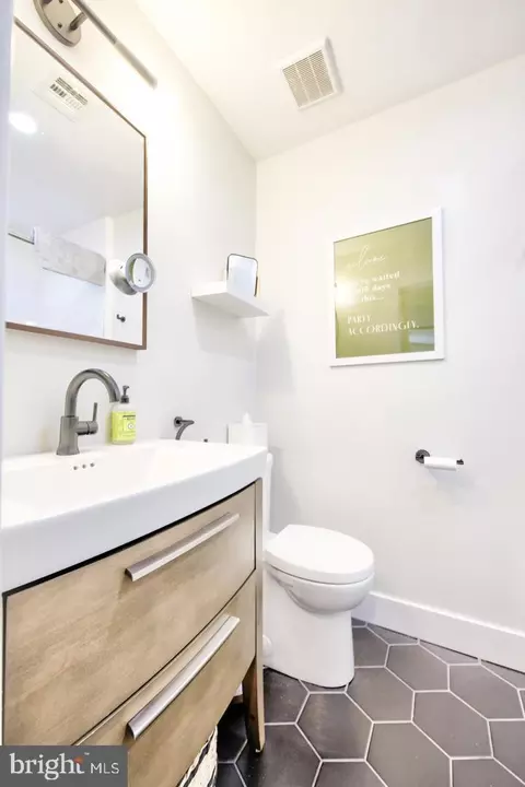 Bath - 411 W Conestoga Rd #22, Devon, PA 19333 photo 3 of 5
