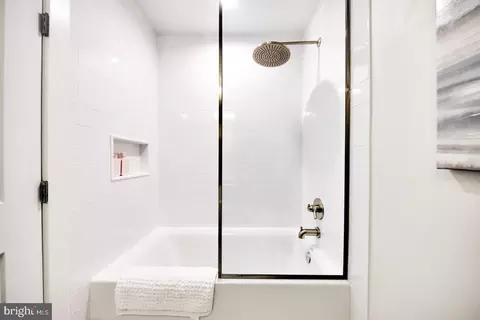 Bath - 411 W Conestoga Rd #22, Devon, PA 19333 photo 2 of 5