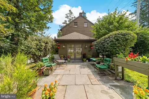 327 E Street Rd, Kennett Square, PA 19348