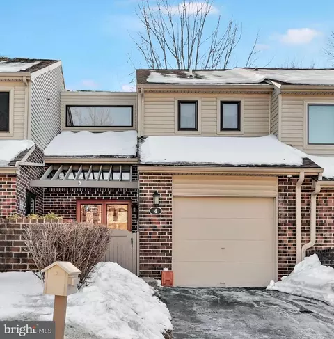 4 Knox Ct, Chesterbrook, PA 19087