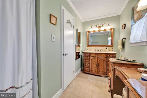 Bath - 4 Knox Ct, Chesterbrook, PA 19087 photo 3 of 4