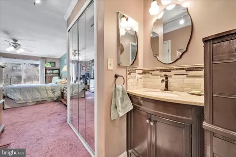 Bath - 4 Knox Ct, Chesterbrook, PA 19087 photo 2 of 4