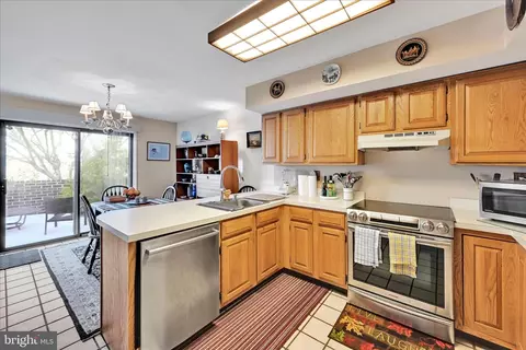 Kitchen - 4 Knox Ct, Chesterbrook, PA 19087 photo 1 of 3