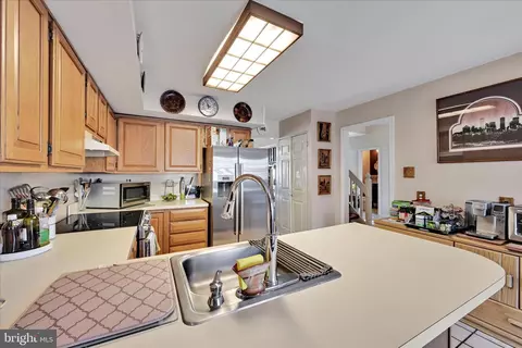 Kitchen - 4 Knox Ct, Chesterbrook, PA 19087 photo 3 of 3