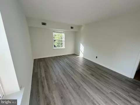 Living - 1430 Washington Pl, Chesterbrook, PA 19087 photo 4 of 6