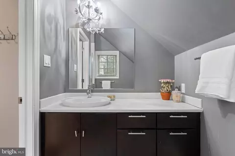 Bath - 152 Hunters Ln, Devon, PA 19333 photo 6 of 7