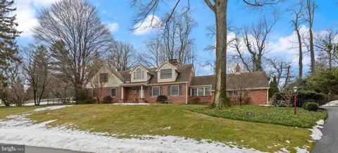 Exterior - 152 Hunters Ln, Devon, PA 19333 photo 2 of 8