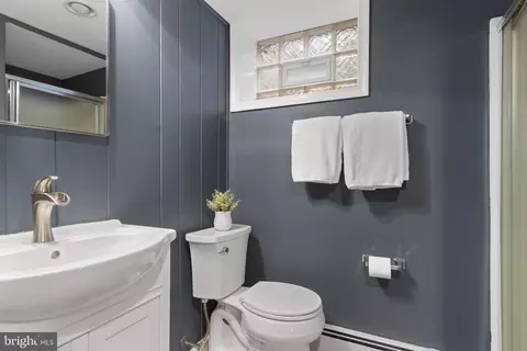 Bath - 152 Hunters Ln, Devon, PA 19333 photo 7 of 7