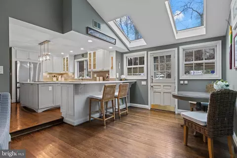 Kitchen - 152 Hunters Ln, Devon, PA 19333 photo 2 of 5