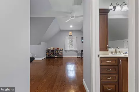 Entry Way - 152 Hunters Ln, Devon, PA 19333 photo 9 of 9