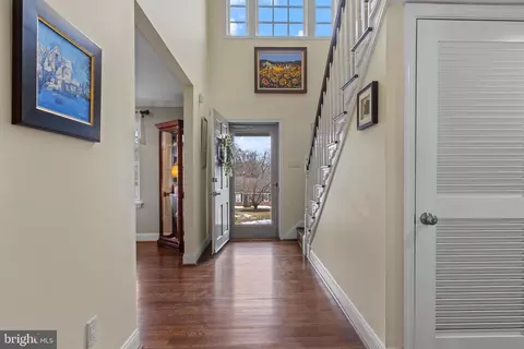 Entry Way - 152 Hunters Ln, Devon, PA 19333 photo 2 of 9