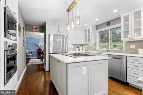 Kitchen - 152 Hunters Ln, Devon, PA 19333 photo 4 of 5