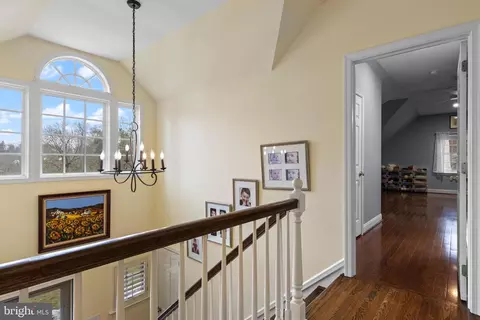 Entry Way - 152 Hunters Ln, Devon, PA 19333 photo 8 of 9