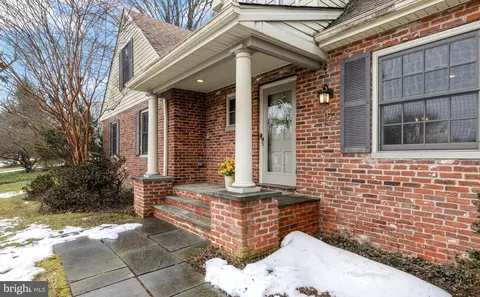 Exterior - 152 Hunters Ln, Devon, PA 19333 photo 6 of 8