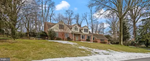 Exterior - 152 Hunters Ln, Devon, PA 19333 photo 3 of 8
