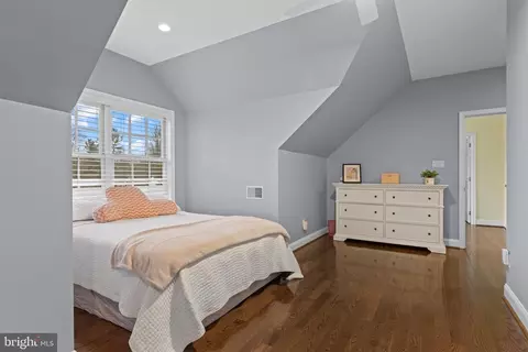 Bedroom - 152 Hunters Ln, Devon, PA 19333 photo 5 of 8