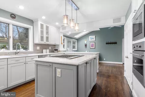 Kitchen - 152 Hunters Ln, Devon, PA 19333 photo 5 of 5